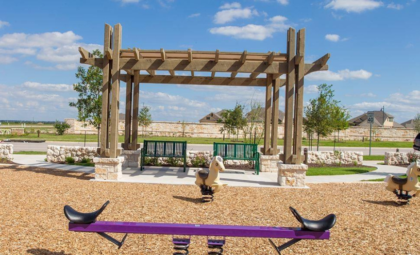 Santa Rita Ranch has several parks to enjoy with family and friends! Hang out by the Farm House Park or on The Green Play Park for community focused events ranging from outdoor yoga to movies on the lawn for the entire family!