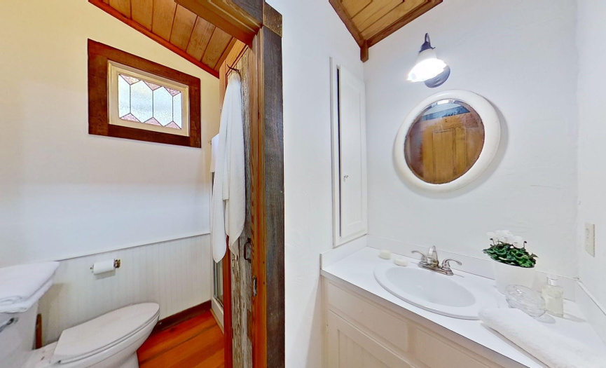 Cottage-Bathroom