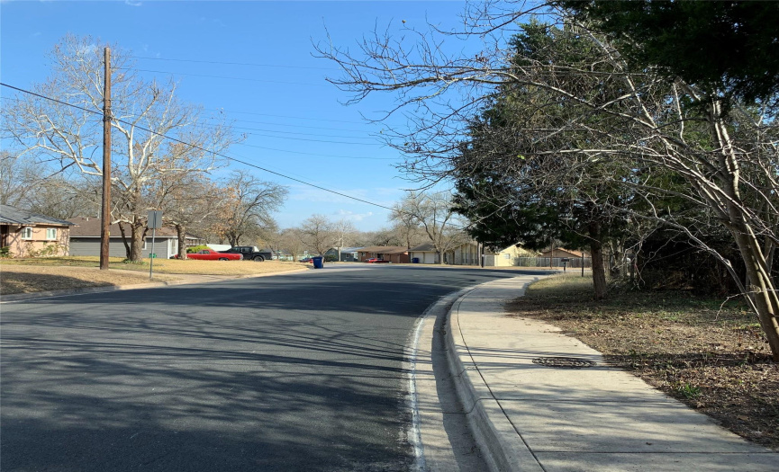 Established neighborhood with wide road. Close to HEBs, Little Walnut Creek Greenbelt, Mueller, Windsor Park, Rathgeber Village, Golf Course, Dell Children’s Hospital, and so much more. _1 ACRE FOR SALE: 2923 Pecan Springs Rd., Austin, Tx 78723