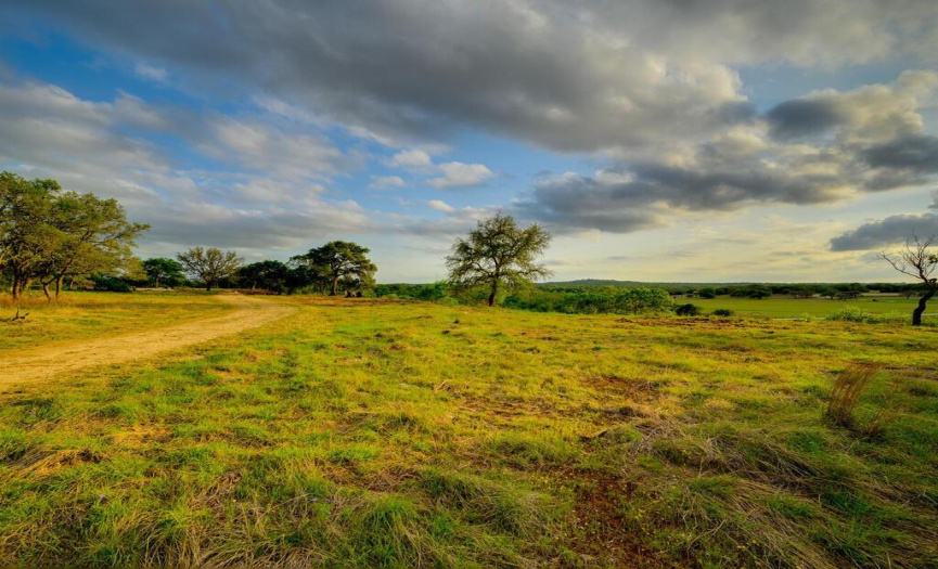 Welcome to Mesa Del Arroyo -- 28+ incredible acres with panoramic views and less than 3 miles to DT Dripping Springs!