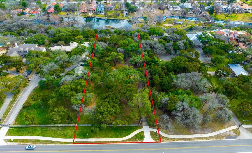 At almost 2 acres, it is incredibly rare for waterfront lots of this size and in this location to become available. 