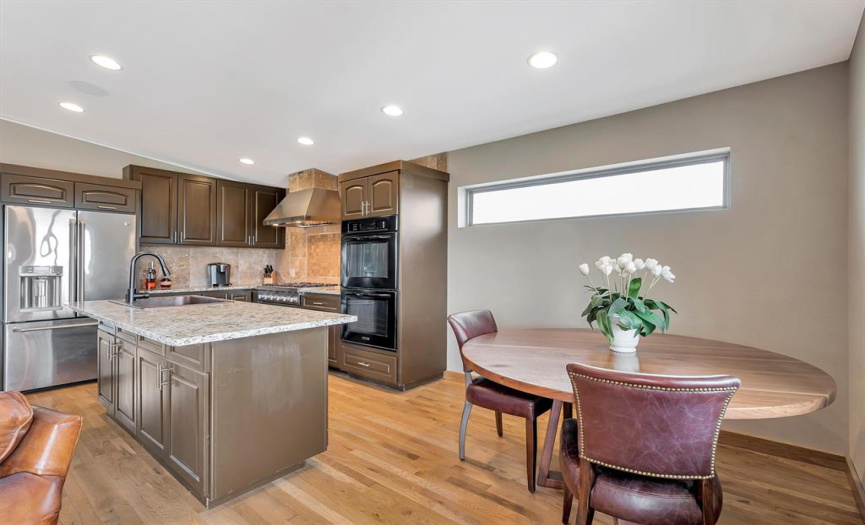 Any guest would love to cook and entertain in this fully equipped kitchen, complete with 6-burner propane cook top, and double oven.