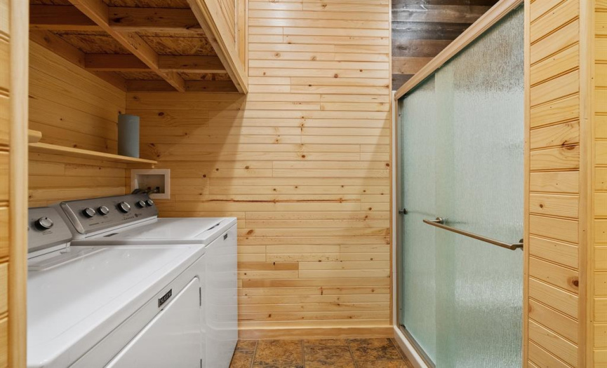 The full bathroom offers a walk-in shower with sliding doors and the laundry closet (washer & dryer convey).