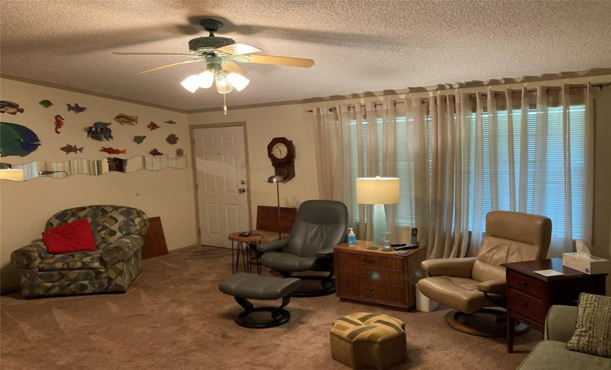 20' X 17' living room, ceiling fan