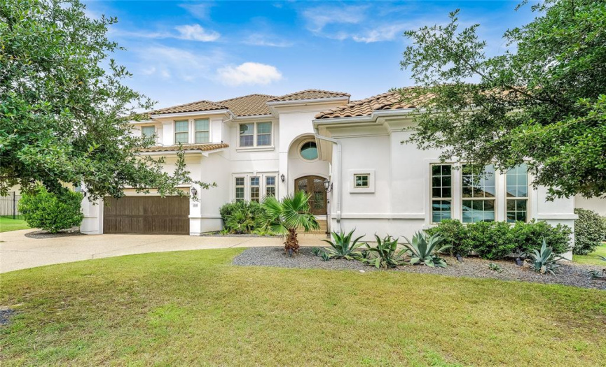 Welcome home.  Gated privacy and Lake Austin boat launch and park minutes away.