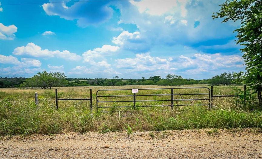 000 County Road 447, Waelder, Texas 78959, ,Farm,For Sale,County Road 447,ACT6299403