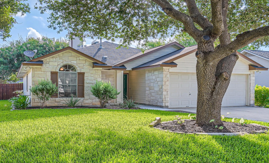 Welcome to 168 Keystone Loop, Kyle TEXAS in Steeplechase Subdivision.  It's MOVE-IN READY.