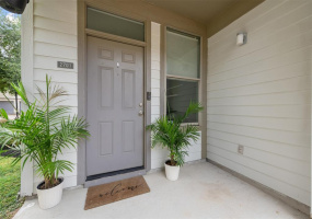 Welcome to 1201 Grove BLVD #2701, located just minutes to downtown Austin