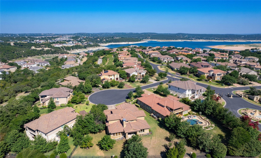 Cul-de-sac only minutes away from the Rough Hollow Yacht Club and Marina