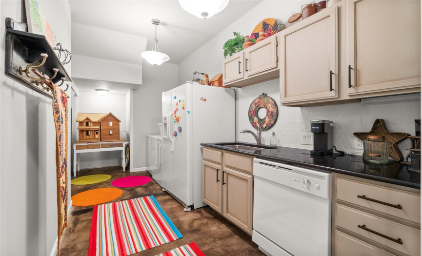 Connected to the living area, a small kitchenette provides added convenience, offering the opportunity to prepare snacks or light meals without having to ascend to the main kitchen. It's the perfect feature for those seeking independence or for hosting gatherings on the lower level.