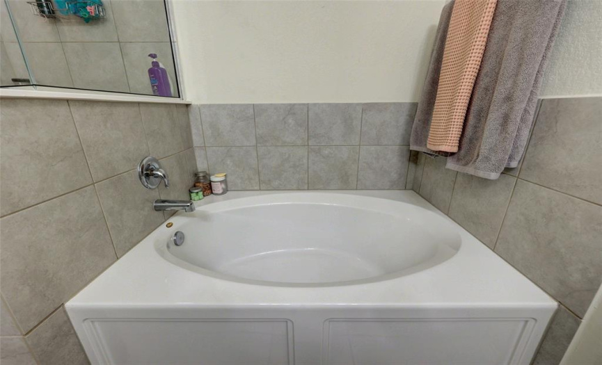Relax in your soaking tub after a long day! 608 Reinhardt Blvd, Georgetown TX 78626. MLS #1500692.