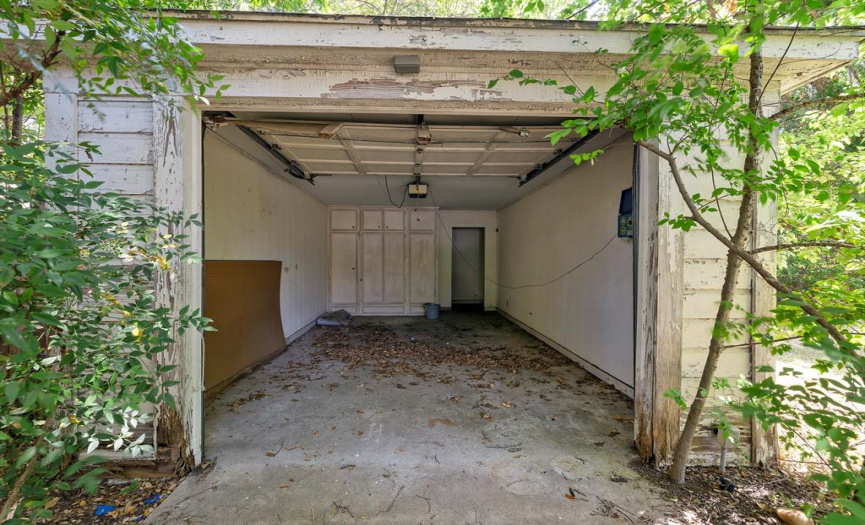 Single detached garage