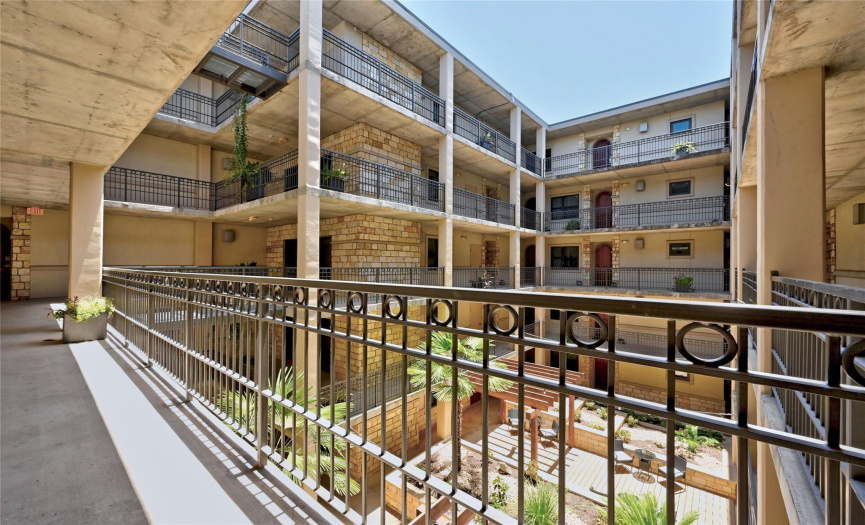 Welcome to the prestigious Judge's Hill neighborhood, where luxury living meets convenience. This condo unit is ideally situated near Downtown, UT, and a plethora of restaurants, offering you the best of city living at your fingertips.