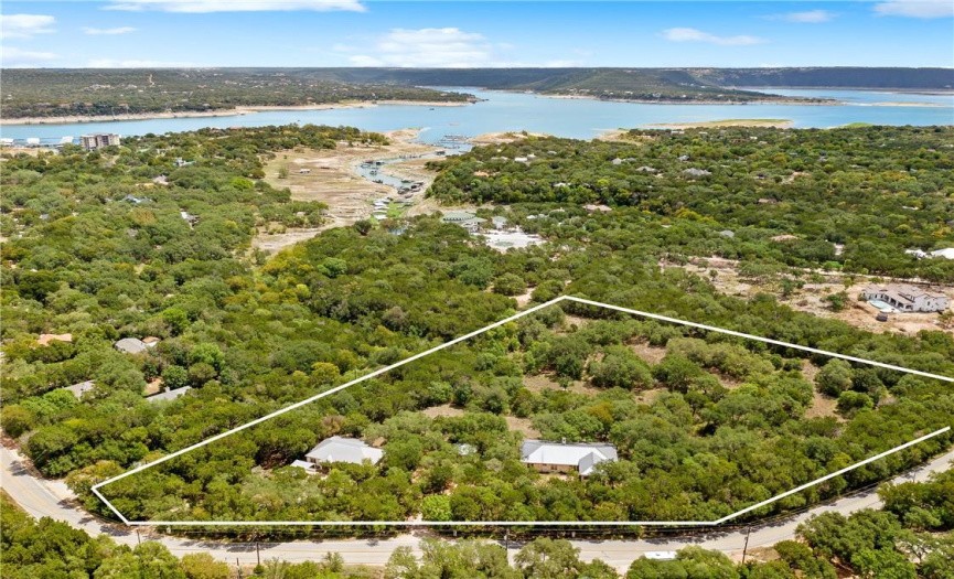 The Retreat on the Bend is a family compound like no other, perfect for the entertainer and dreamer that seeks all that the Texas Hill Country has to offer.  Less than 1 mile to Lake Travis boat docks, only 5 minutes to shopping and just a 30-minute drive to downtown Austin, The Retreat on the Bend is intended for shared experiences and communal enjoyment that no other property has to offer.