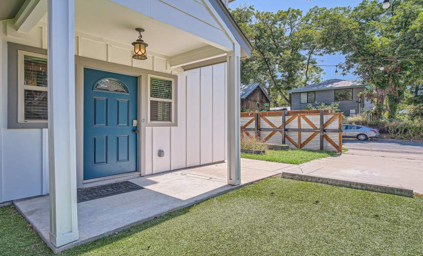 1218 Holly ST, Austin, Texas 78702, 3 Bedrooms Bedrooms, ,2 BathroomsBathrooms,Residential,For Sale,Holly,ACT5286452