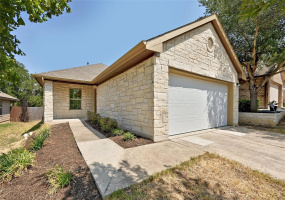 3 bedroom, 2 bath home has no neighbors behind. 20 minutes from downtown Austin.