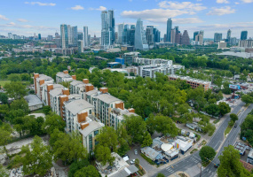 Located just steps away from Zilker Park, Barton Springs Pool, and the vibrant downtown area, this stunning condo offers the perfect blend of urban living and natural beauty. 