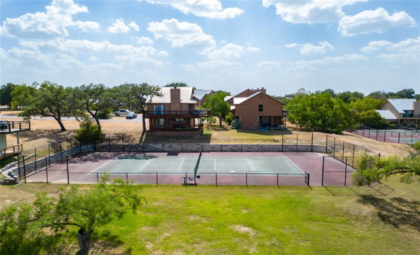 Single tennis court