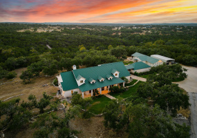 Gated neighborhood is private slice of heaven with nature all around you. Easy access to downtown Austin and mintues to all that Driftwood offers. 
