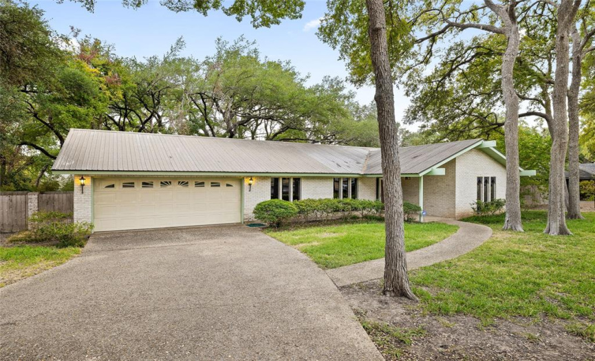 9405 Castlewood DR, Austin, Texas 78748, 3 Bedrooms Bedrooms, ,2 BathroomsBathrooms,Residential,For Sale,Castlewood,ACT8515599