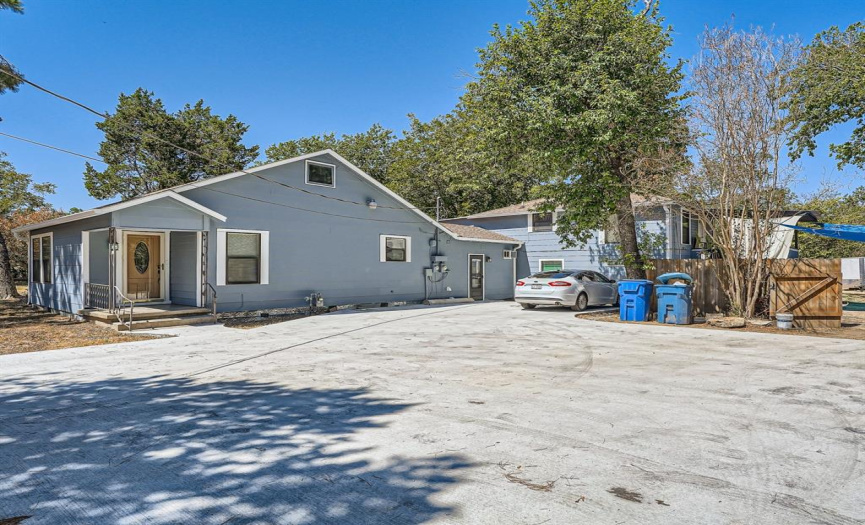 Spacious driveway with parking for 5 cars. This is a great time to get into this rapidly growing small town in the Central Texas corridor. Come and check it out today!