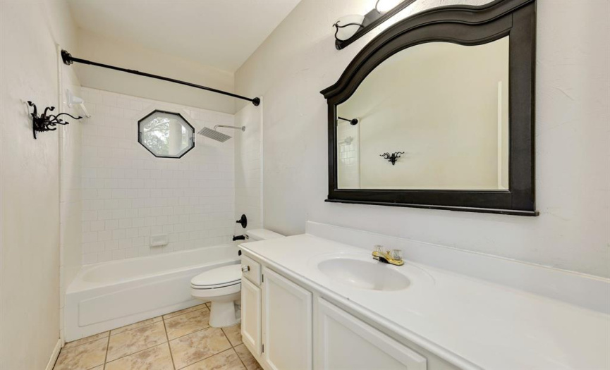 Secondary Bathroom with tub/shower combo. 