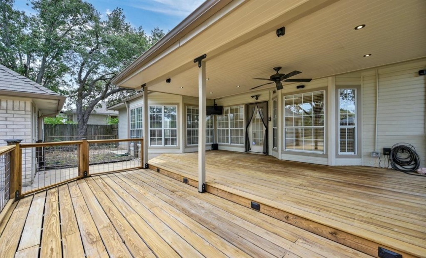 Large Partially covered deck that is ideal for enteraining. 