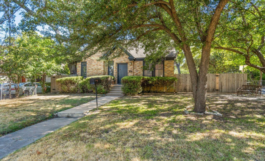 808 32nd ST, Austin, Texas 78705, 3 Bedrooms Bedrooms, ,1 BathroomBathrooms,Residential,For Sale,32nd,ACT8302882