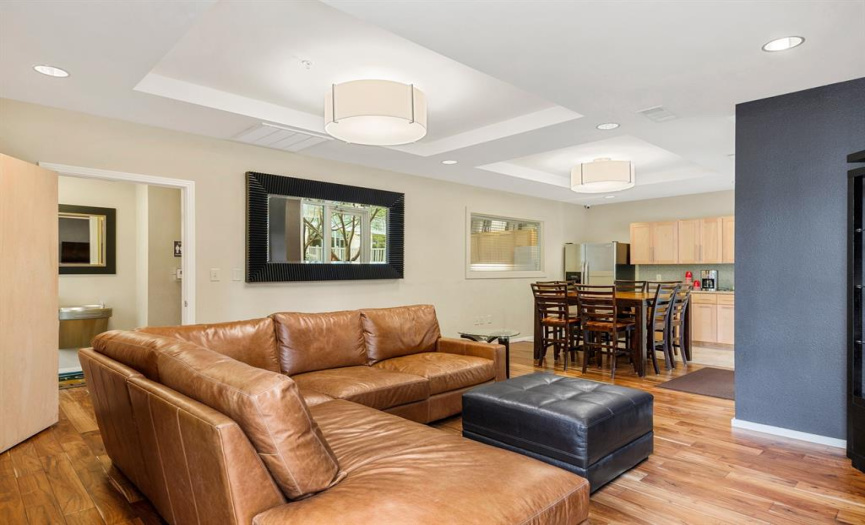 Convenient resident lounge offers space to relax, work or entertain guests.