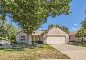 Seguin floorplan home on professionally  landscaped corner lot on cul de sac street. Wait until you see inside as it's been significantly updated with updated master and guest baths, kitchen and master bath have granite counters. Tile walk in shower in master bath as well.