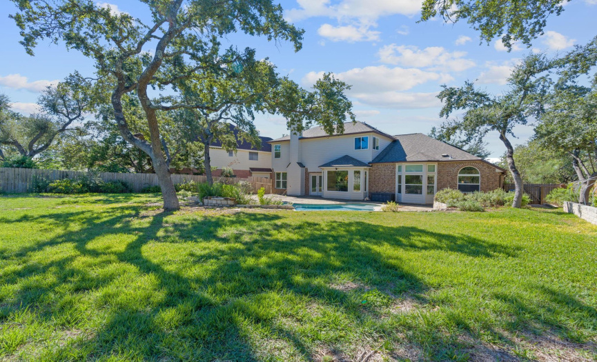 A gorgeous backyard with direct access to the HOA preserve area behind. Your kids can easily walk to school from your backyard!