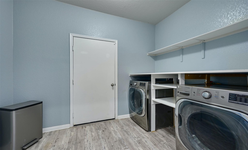 Amazing LARGE Laundry Room - Conveying Washer/Dryer