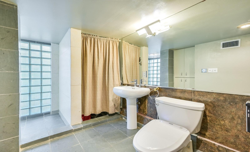 808 30th ST, Austin, Texas 78705, 6 Bedrooms Bedrooms, ,4 BathroomsBathrooms,Residential,For Sale,30th,ACT4803142
