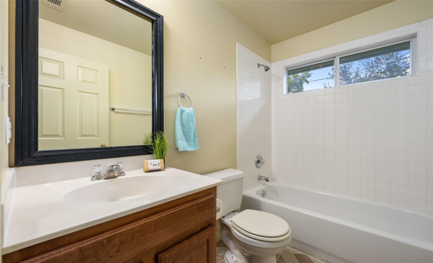 2210 Holly ST, Austin, Texas 78702, 3 Bedrooms Bedrooms, ,2 BathroomsBathrooms,Residential,For Sale,Holly,ACT3369864