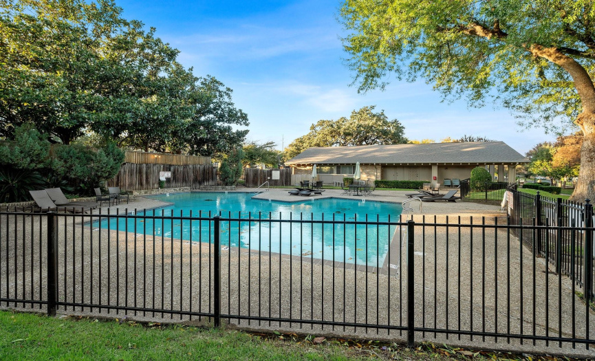 Fantastic Location just 7 miles to both the North Austin Tech Corridor and Downtown, 6 miles to UT, and 3 miles to Mueller. Easy access to I-35, 183, and 290 gets you everywhere quickly & easily. 