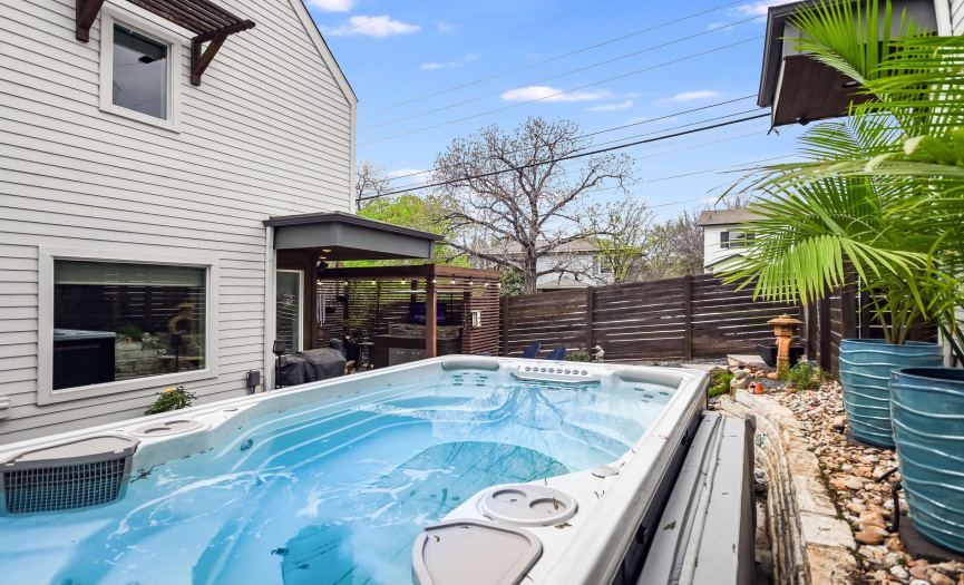 1215 Maple Ave, Austin, Texas 78702, 4 Bedrooms Bedrooms, ,3 BathroomsBathrooms,Residential,For Sale,Maple,ACT8549706
