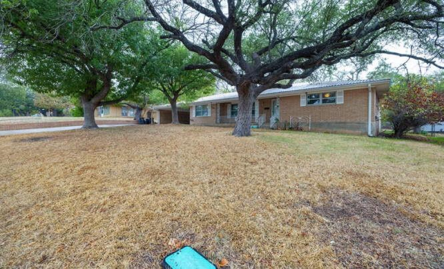 1305 1st ST, Lampasas, Texas 76550, 3 Bedrooms Bedrooms, ,2 BathroomsBathrooms,Residential,For Sale,1st,ACT2992524