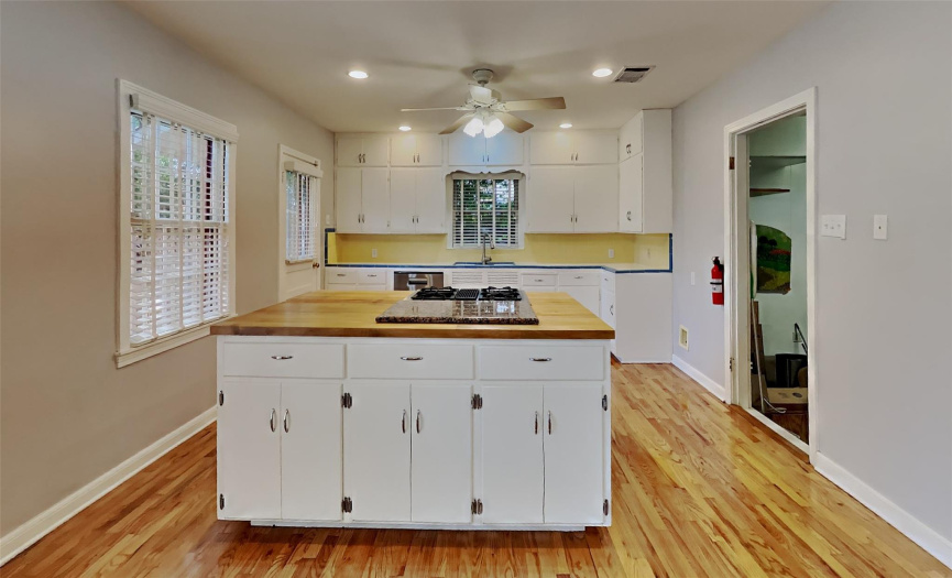 1909 34th ST, Austin, Texas 78703, 3 Bedrooms Bedrooms, ,2 BathroomsBathrooms,Residential,For Sale,34th,ACT1842062