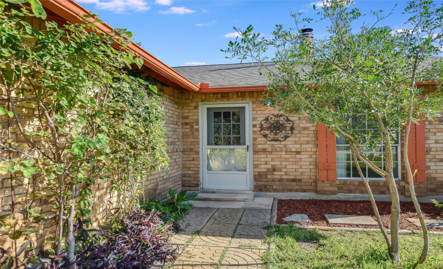 This well preserved 1977 gem sits on a large .21-acre lot and offers four sides brick masonry with vibrant mature landscaping along the front walkway and a beautiful fenced-in backyard. 
