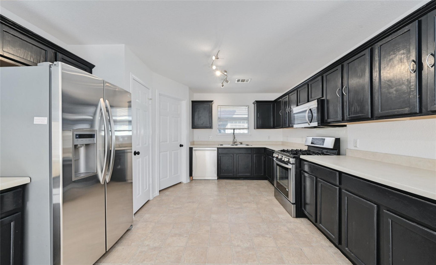 Kitchen with Stainless Steel Appliances, Wine Fridge and 5 Gas Burner Stove
