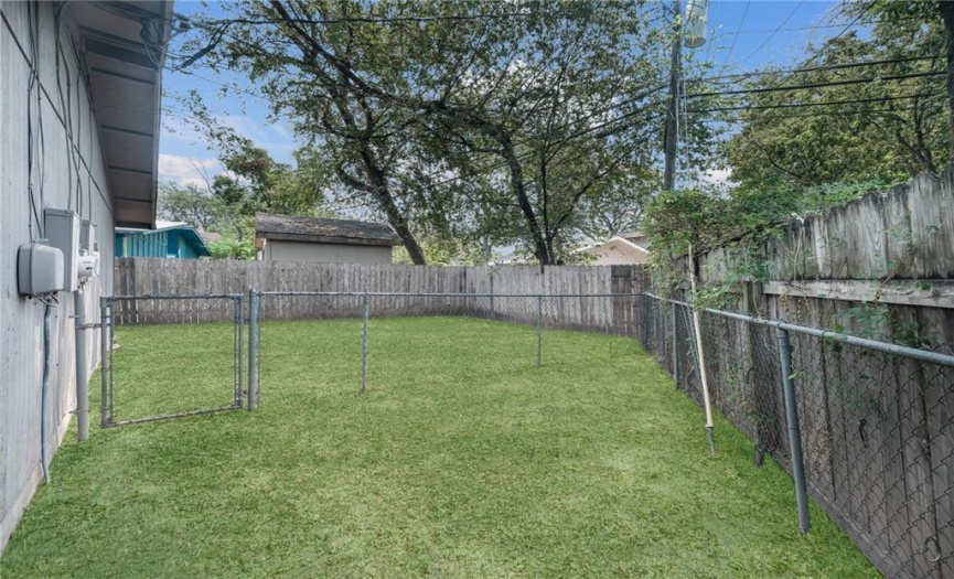 1203 Radcliff DR, Austin, Texas 78752, ,Residential Income,For Sale,Radcliff,ACT8574609
