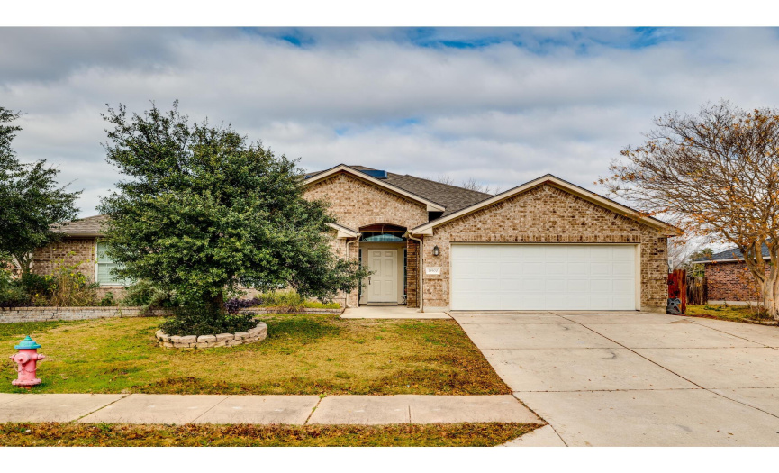 Easy access to 45 and just around the corner from Stone Hill shopping center. HEB, Aldi, Walmart, Target, and Costco are just a few minutes away! 