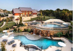 Rough Hollow has many resort-style amenities, including a community pool with a splash pad, 