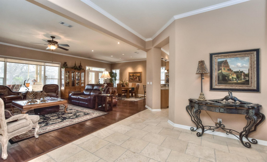 Wide foyer and high 10 ft ceilings