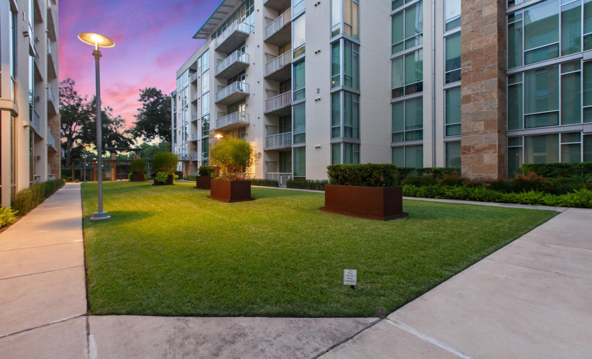 Live where Austin plays – welcome to BartonPlace, a modern luxury condo community bordering the hike and bike trail and just a few blocks from Austin’s iconic Zilker Park and Barton Springs Pool.  