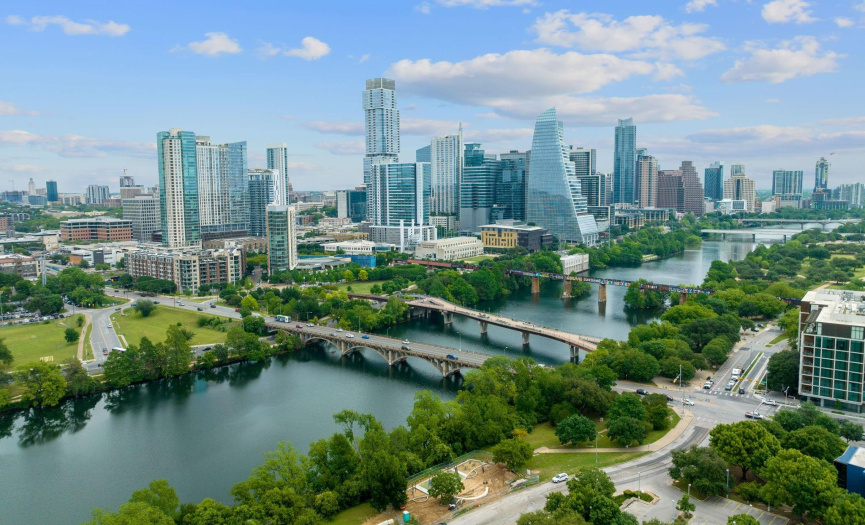 Access the hike and bike trail right across the street to head to Zilker Park, Auditorium Shores, Downtown and more.