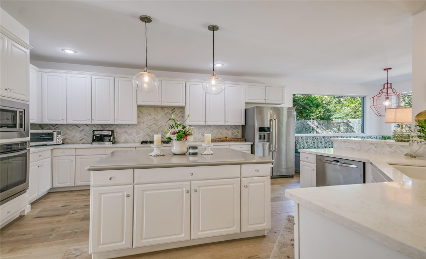 Kitchen island, Silestone countertops, work areas well separated, everyone can cook in here!