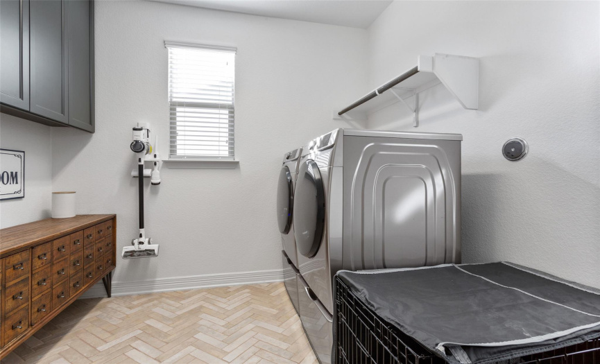 Oversized Laundry room with hanging build in cabinets 