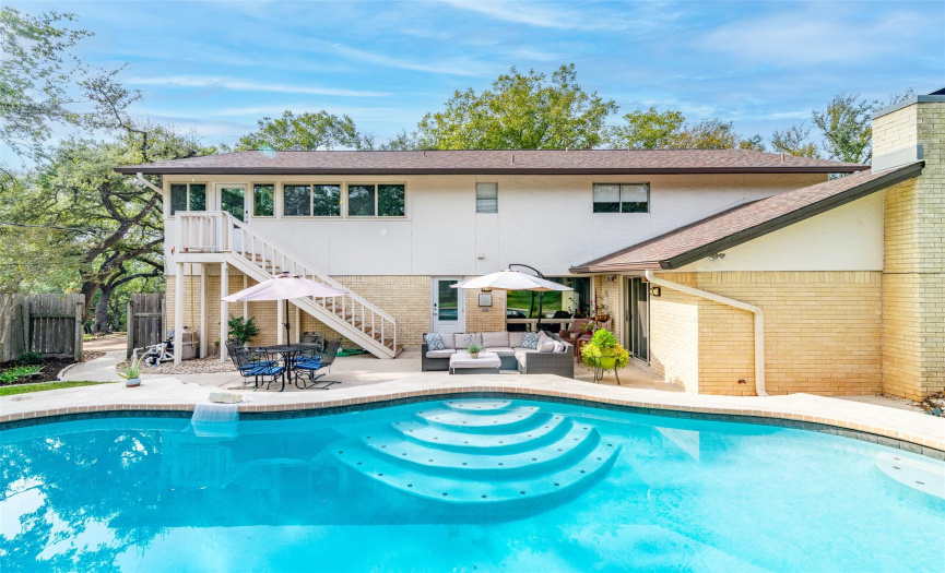 Crisp Clean Pool Perfect for Entertaining and for Family Time