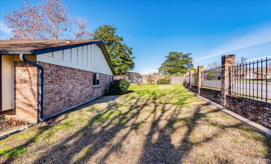 9222 Singing Quail DR, Austin, Texas 78758, 2 Bedrooms Bedrooms, ,2 BathroomsBathrooms,Residential,For Sale,Singing Quail,ACT6367259